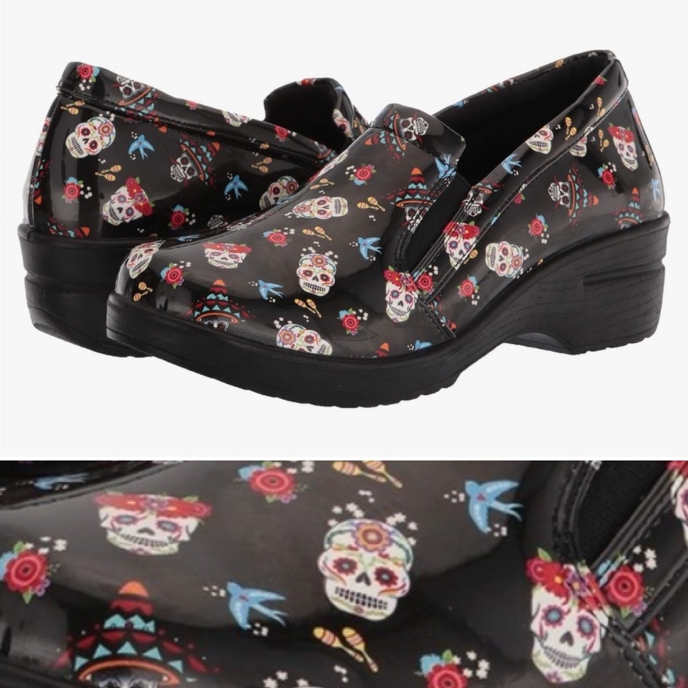 Easy Street Multicolor Skull Design Mules